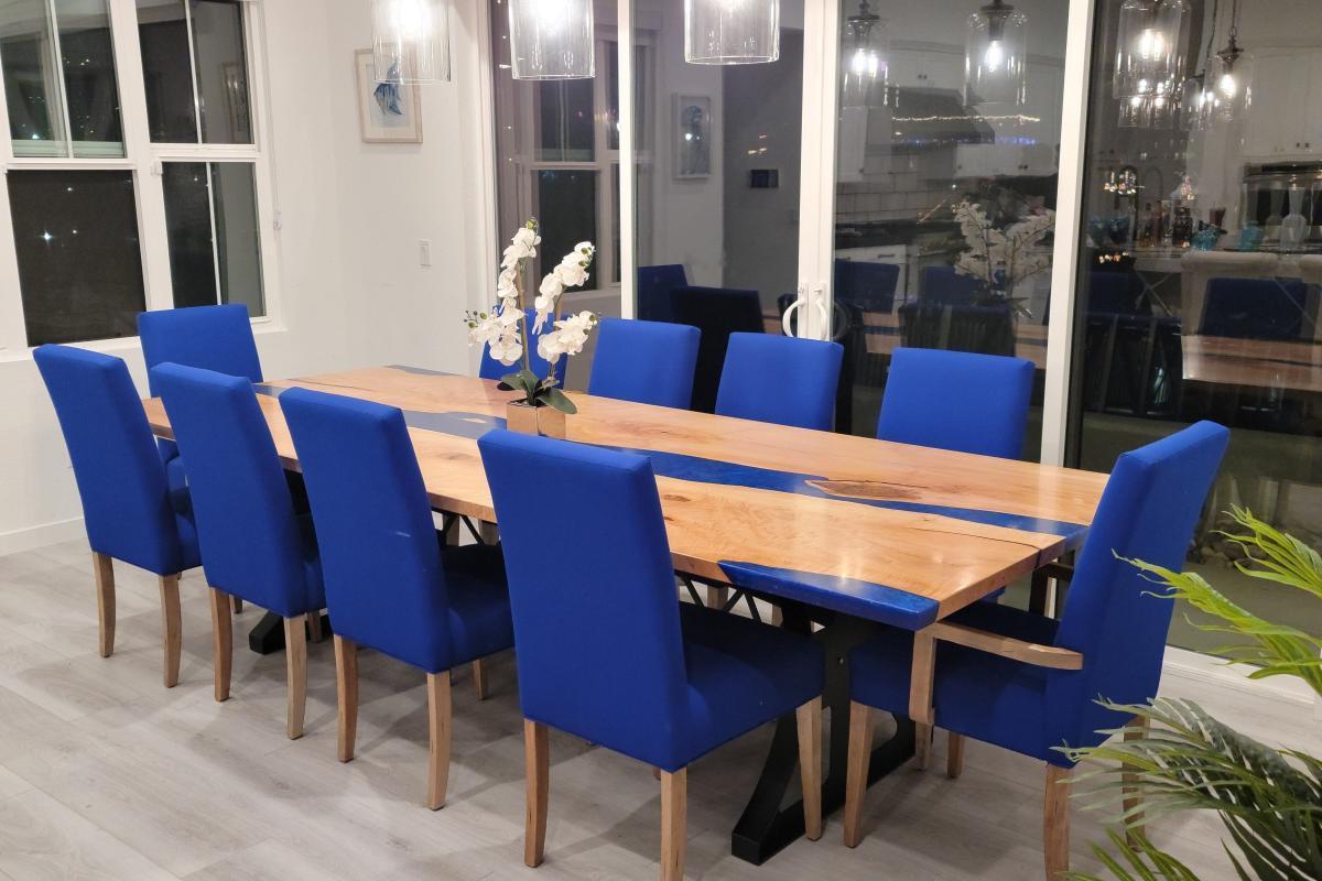 epoxy-dining-room-table-with-blue-epoxy-river